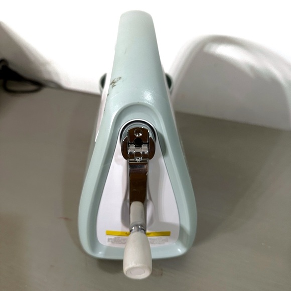 Cricut Mint Cuttlebug Embossing Die Cutting Machine — ONLY MACHINE - Picture 7 of 7